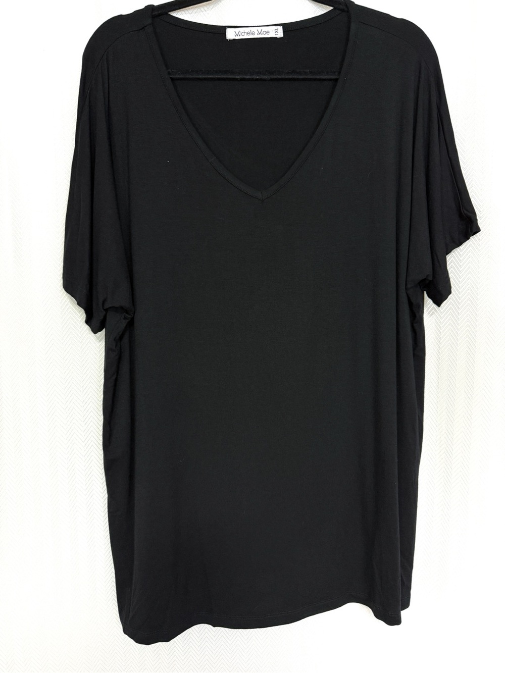 Michele Mae Black V-Neck Short-Sleeve Tee Size 1XL